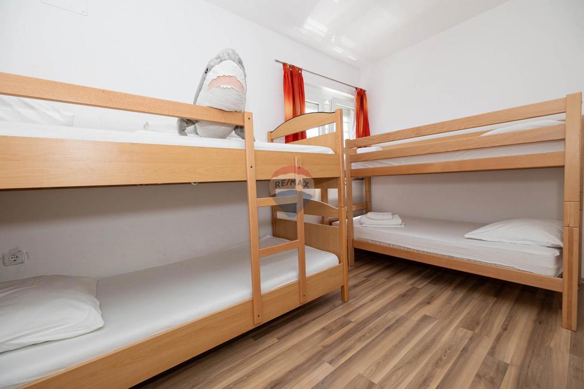 Crikvenica, Dramalj – hiša s 7 apartmaji v turistični dejavnosti