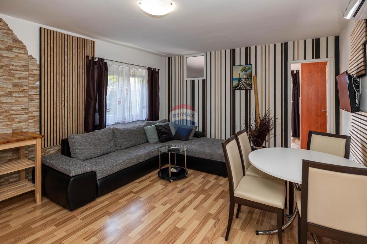 Crikvenica, Dramalj – hiša s 7 apartmaji v turistični dejavnosti