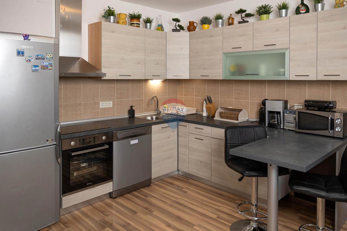 Crikvenica, Dramalj – hiša s 7 apartmaji v turistični dejavnosti