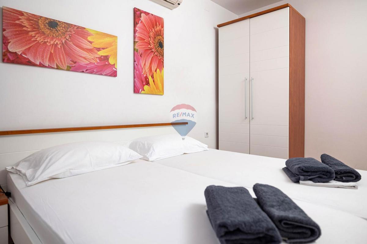 Crikvenica, Dramalj – hiša s 7 apartmaji v turistični dejavnosti