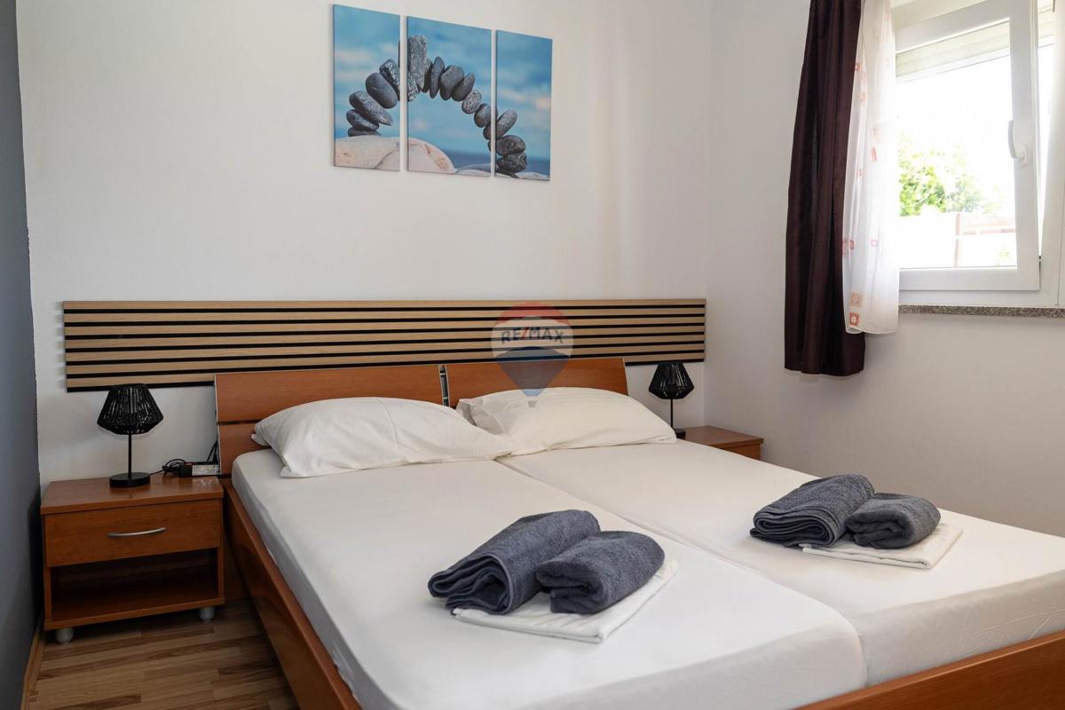 Crikvenica, Dramalj – hiša s 7 apartmaji v turistični dejavnosti