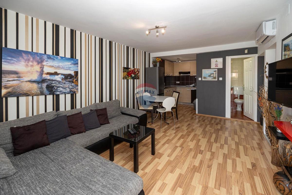 Crikvenica, Dramalj – hiša s 7 apartmaji v turistični dejavnosti