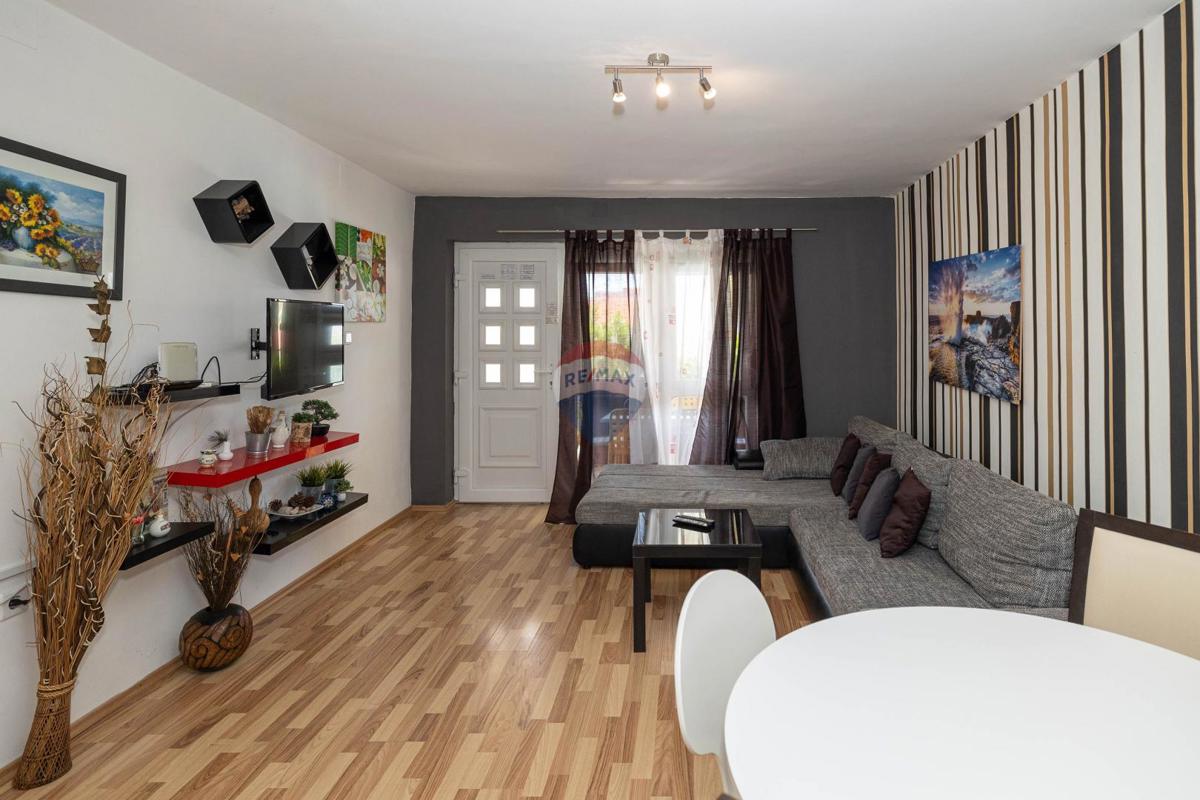 Crikvenica, Dramalj – hiša s 7 apartmaji v turistični dejavnosti