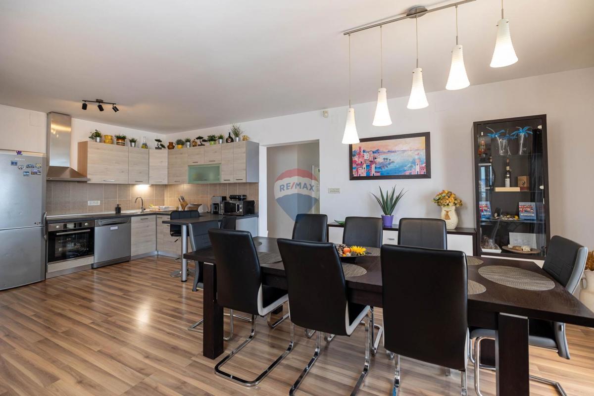 Crikvenica, Dramalj – hiša s 7 apartmaji v turistični dejavnosti