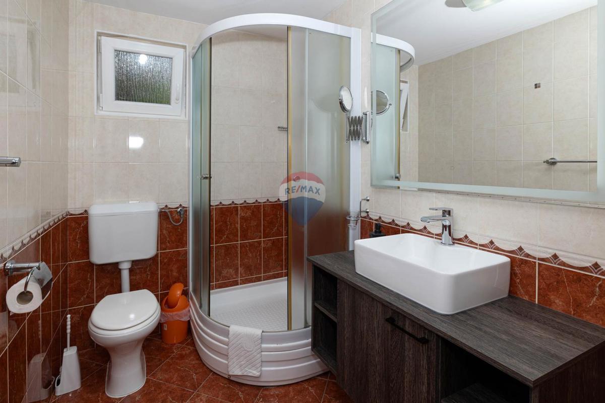 Crikvenica, Dramalj – hiša s 7 apartmaji v turistični dejavnosti