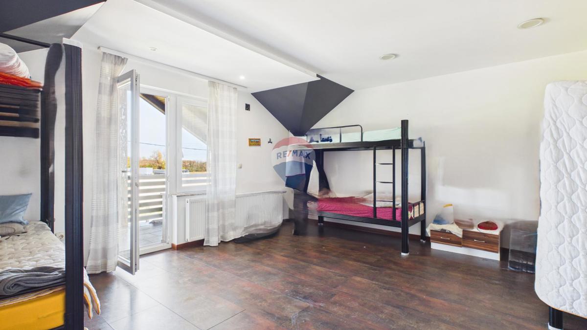 Hiša Gornji Desinec, Jastrebarsko - Okolica, 245m2