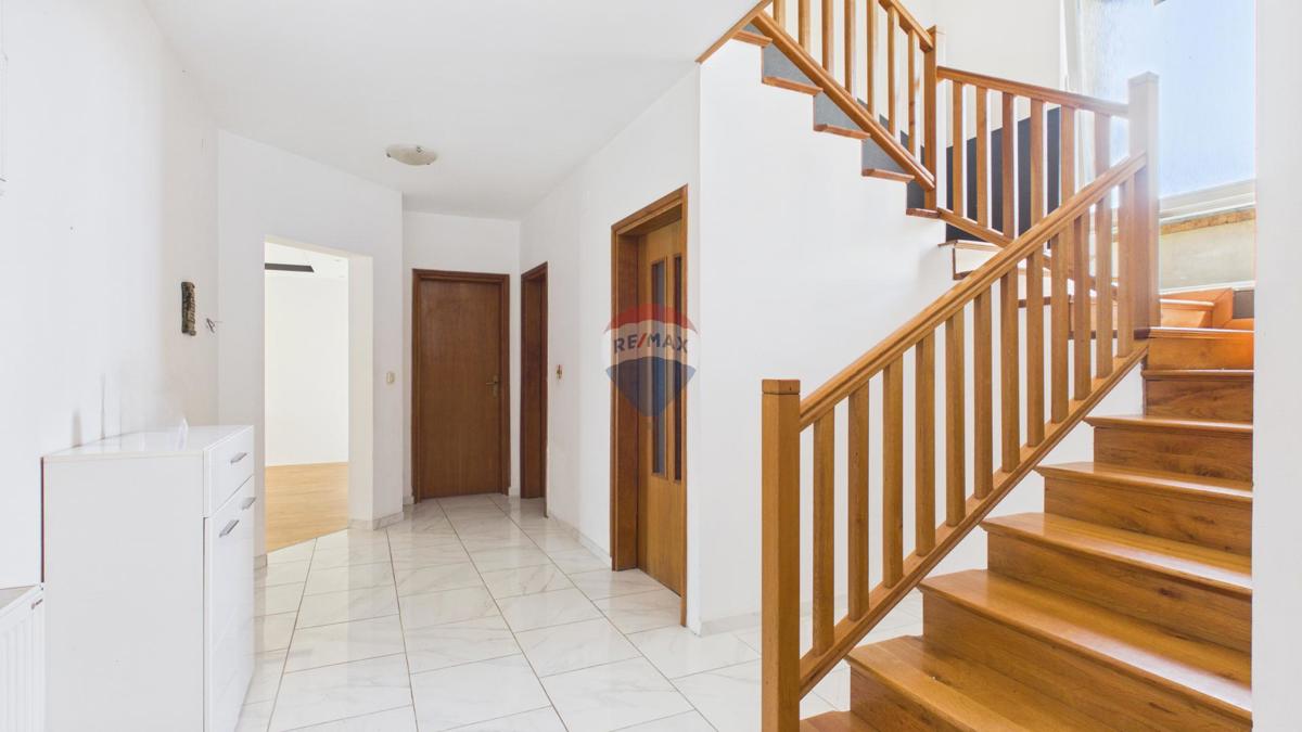 Hiša Gornji Desinec, Jastrebarsko - Okolica, 245m2