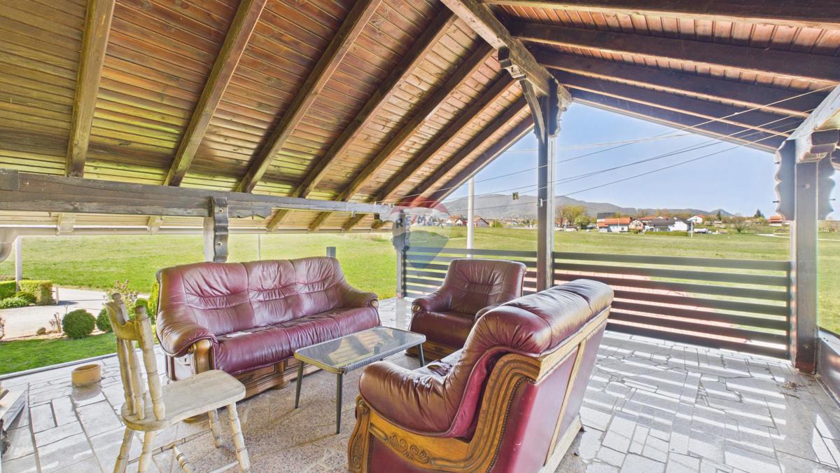 Hiša Gornji Desinec, Jastrebarsko - Okolica, 245m2