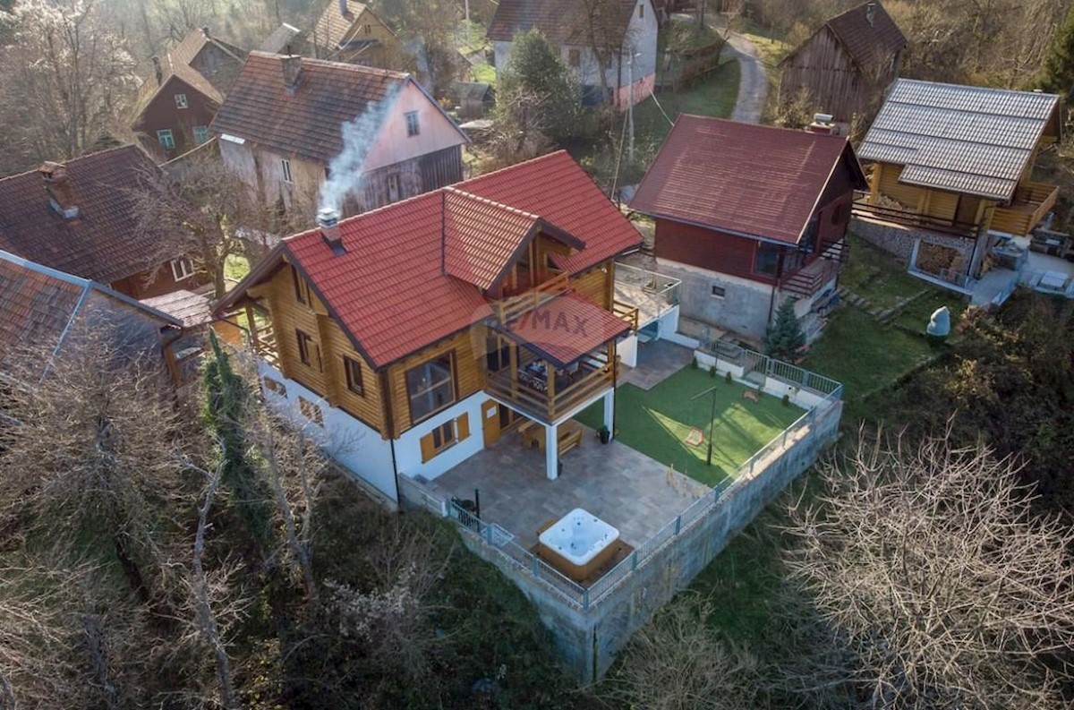 Hiša Gornji Turni, Delnice, 250m2