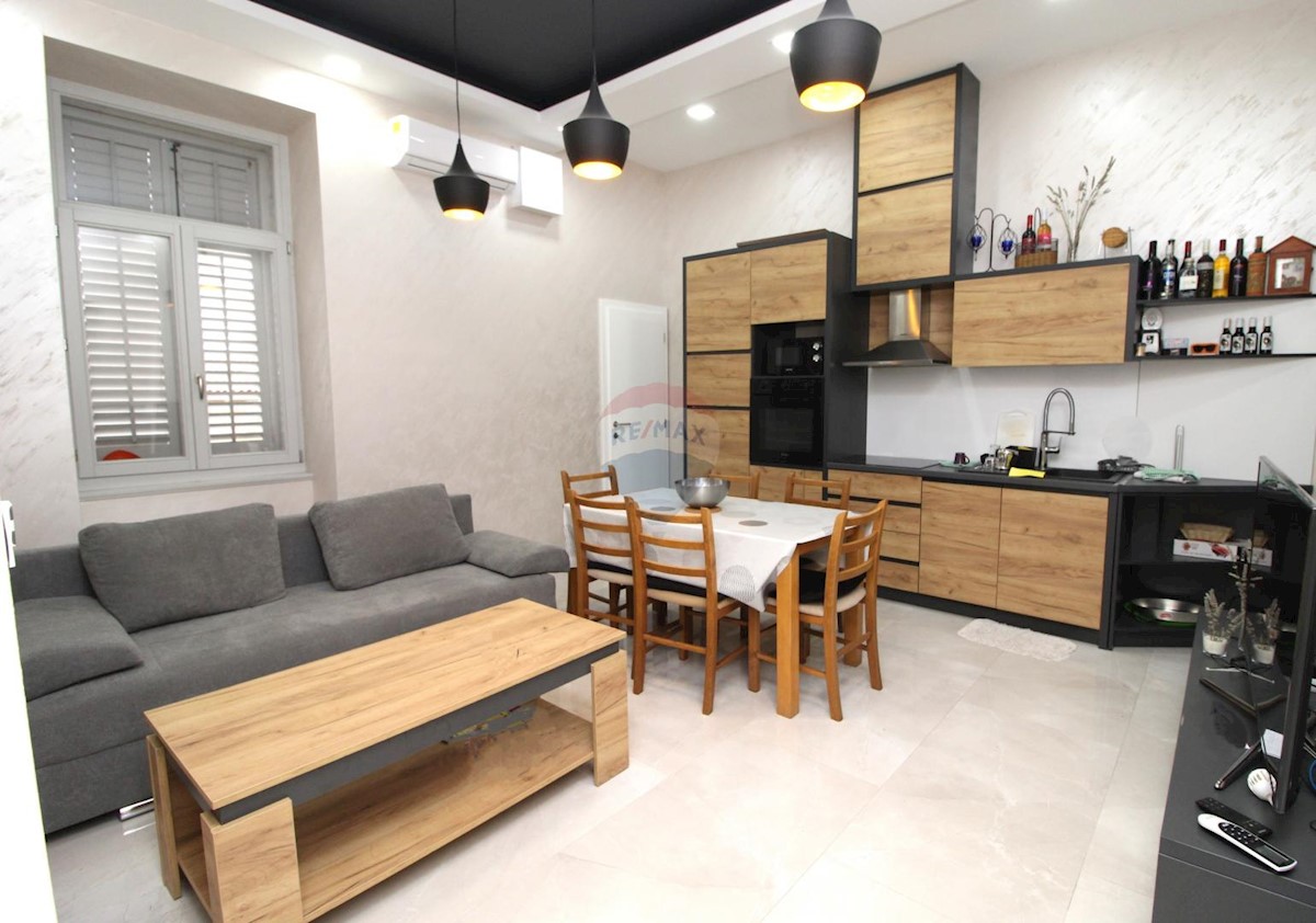 Stanovanje/Apartma Širi centar, Pula, 105m2