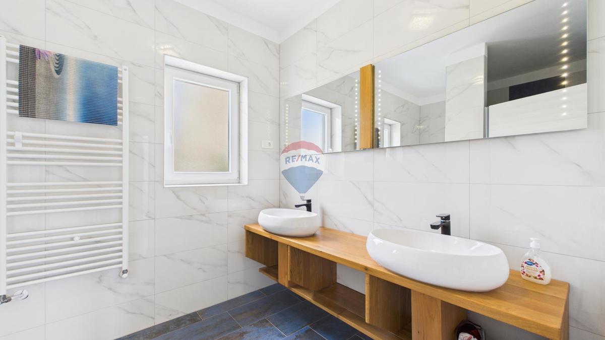 Hiša Novi Vinodolski, 210m2