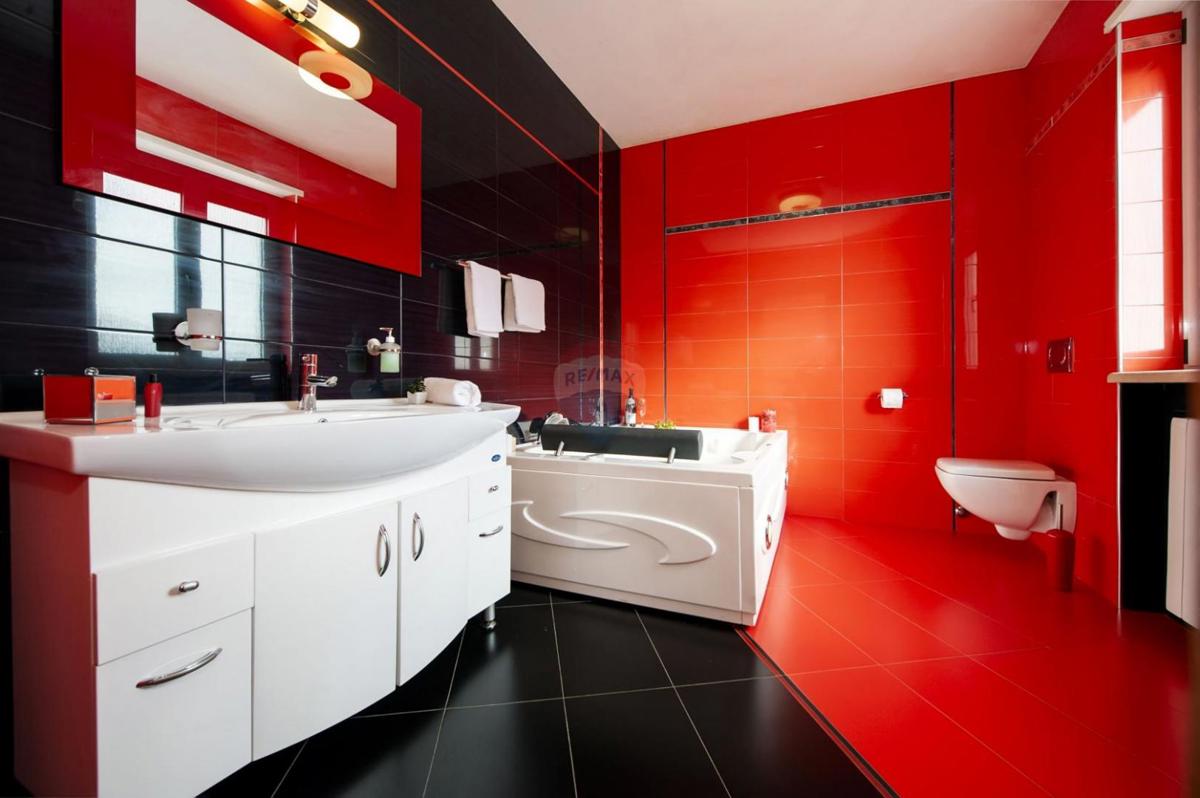Istra, Rovinj – 7 km, Luksuzna vila, mirna lokacija – Parcela 1719 m²