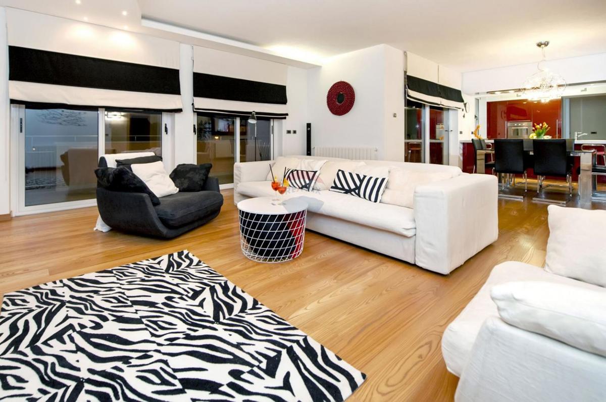 Istra, Rovinj – 7 km, Luksuzna vila, mirna lokacija – Parcela 1719 m²