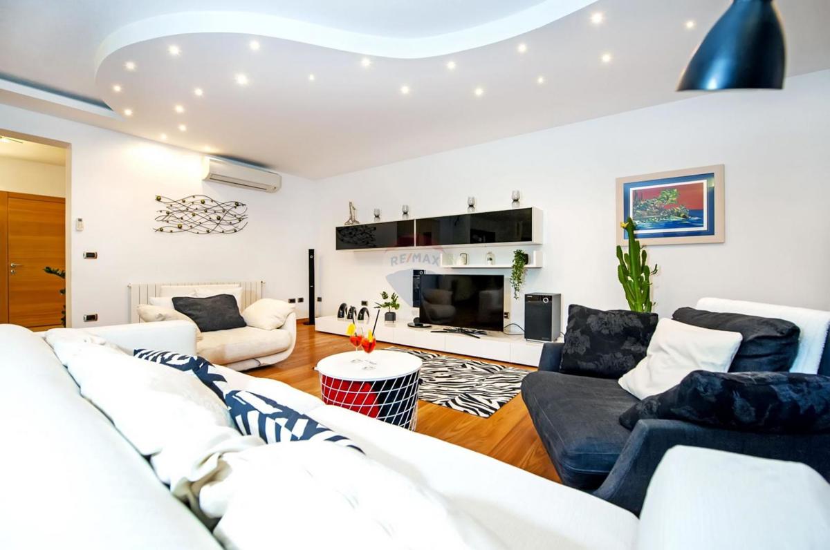Istra, Rovinj – 7 km, Luksuzna vila, mirna lokacija – Parcela 1719 m²