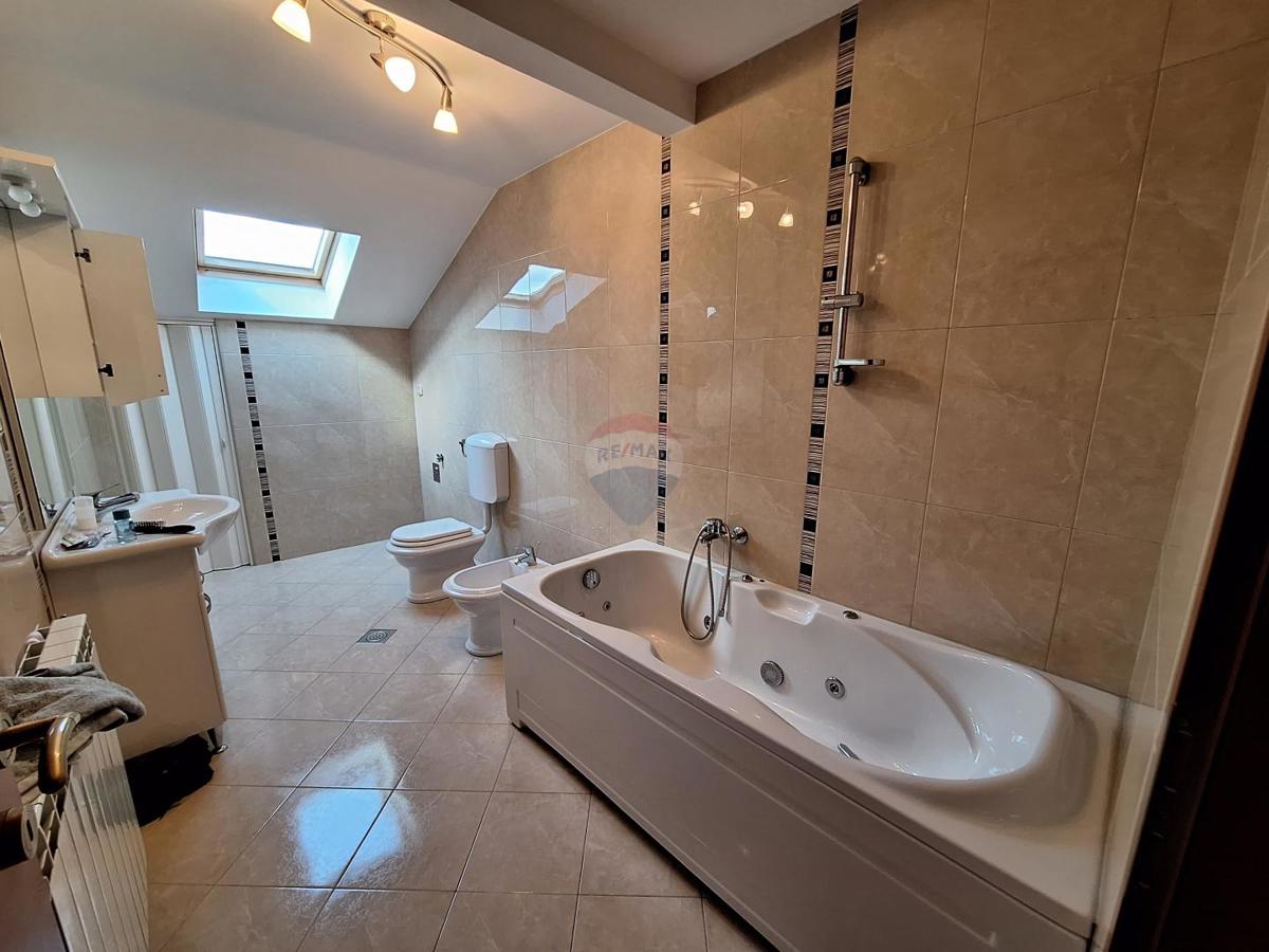 Hiša Kastav, 300m2