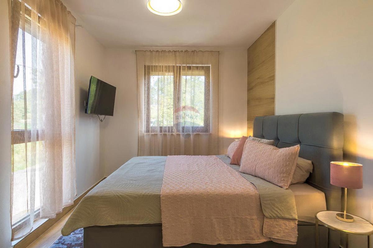 ISTRIA, SVETVINČENAT – Modern Semi-Detached House with Pool