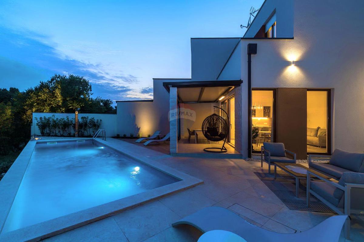 ISTRIA, SVETVINČENAT – Modern Semi-Detached House with Pool