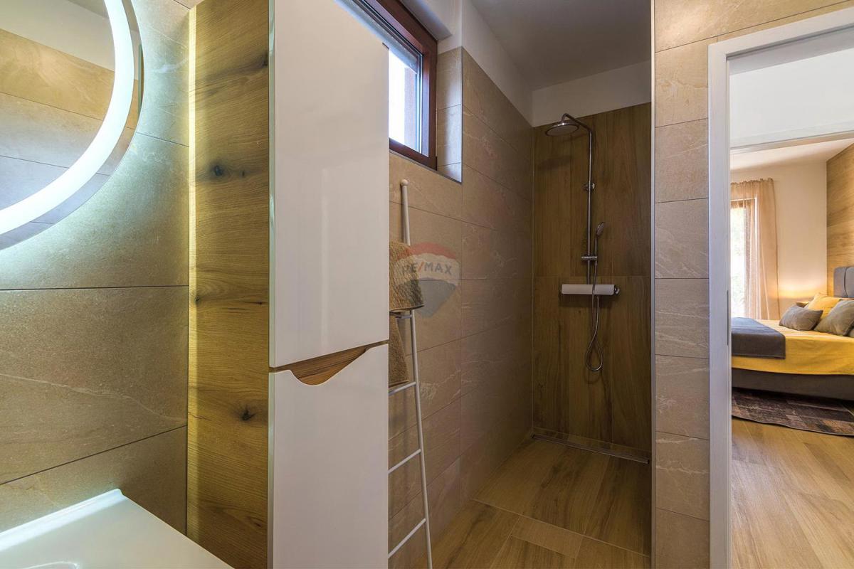 ISTRIA, SVETVINČENAT – Modern Semi-Detached House with Pool