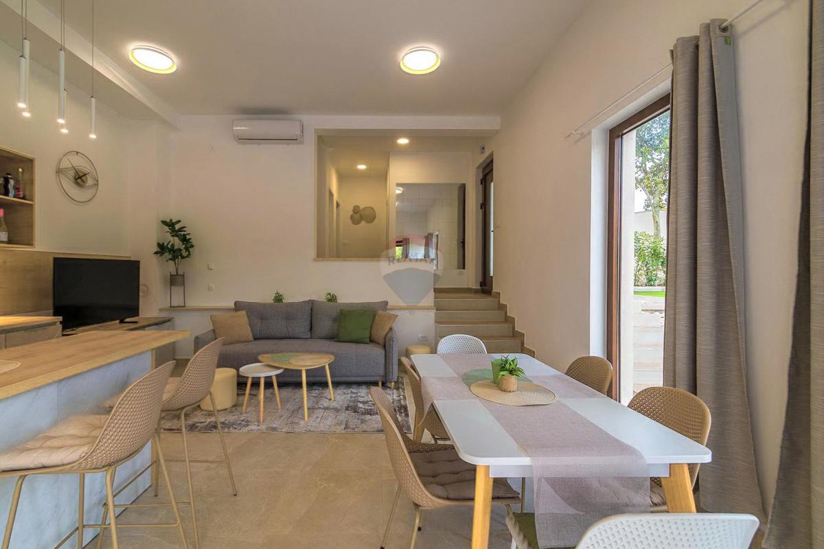 ISTRIA, SVETVINČENAT – Modern Semi-Detached House with Pool