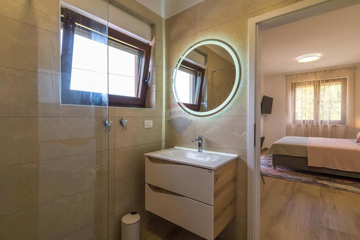 ISTRIA, SVETVINČENAT – Modern Semi-Detached House with Pool