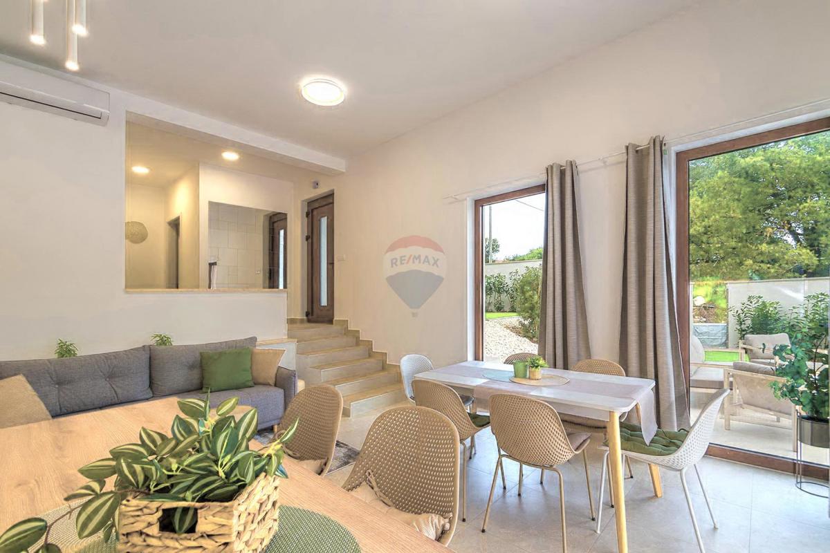 ISTRIA, SVETVINČENAT – Modern Semi-Detached House with Pool