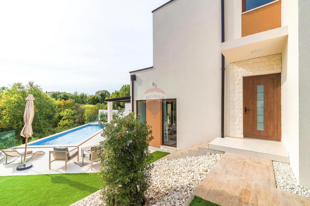 ISTRIA, SVETVINČENAT – Modern Semi-Detached House with Pool