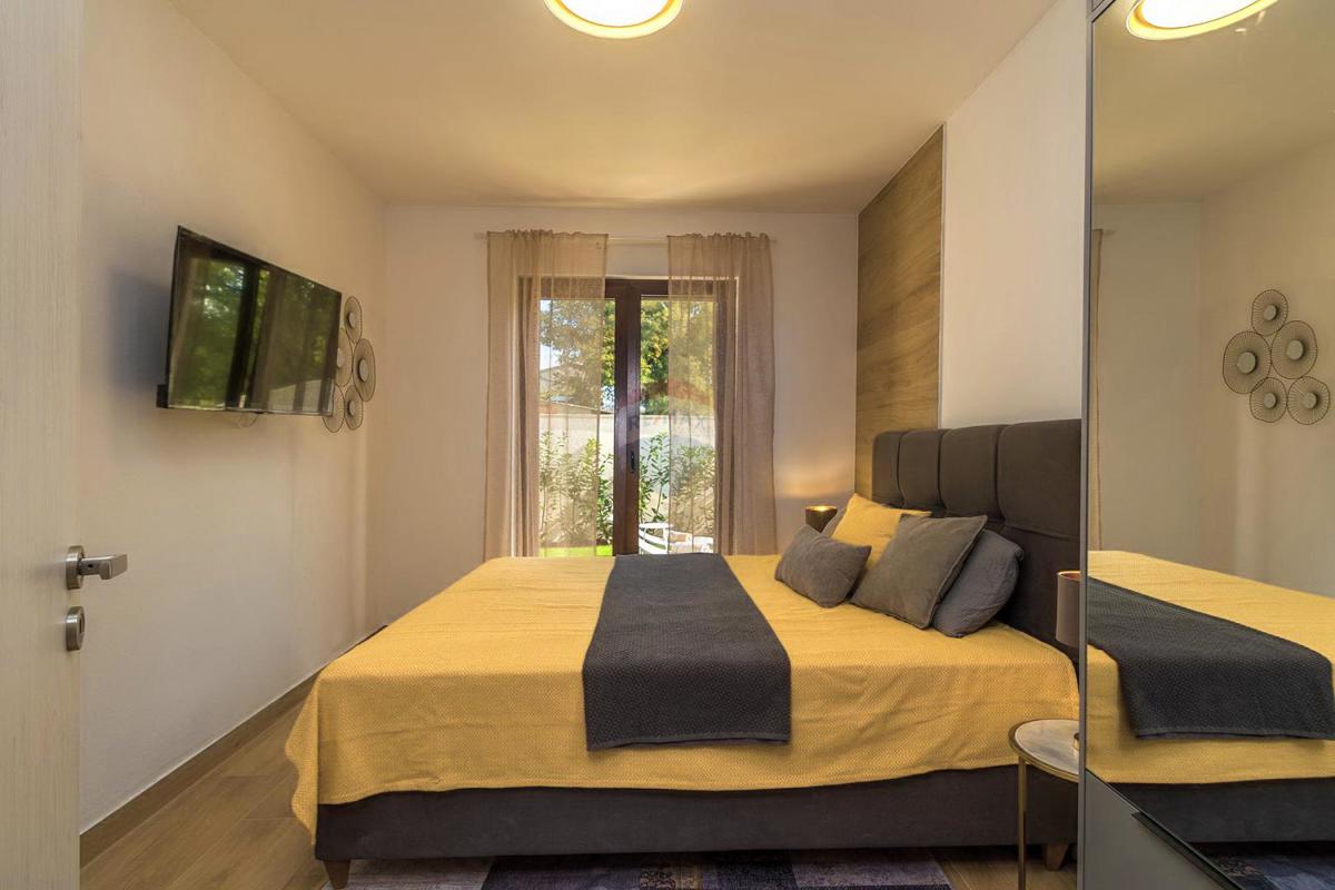 ISTRIA, SVETVINČENAT – Modern Semi-Detached House with Pool