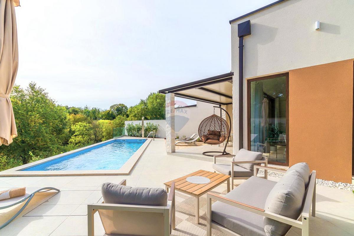 ISTRIA, SVETVINČENAT – Modern Semi-Detached House with Pool