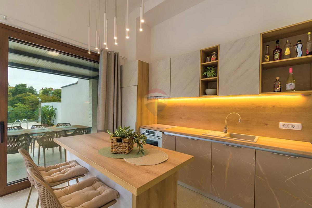 ISTRIA, SVETVINČENAT – Modern Semi-Detached House with Pool