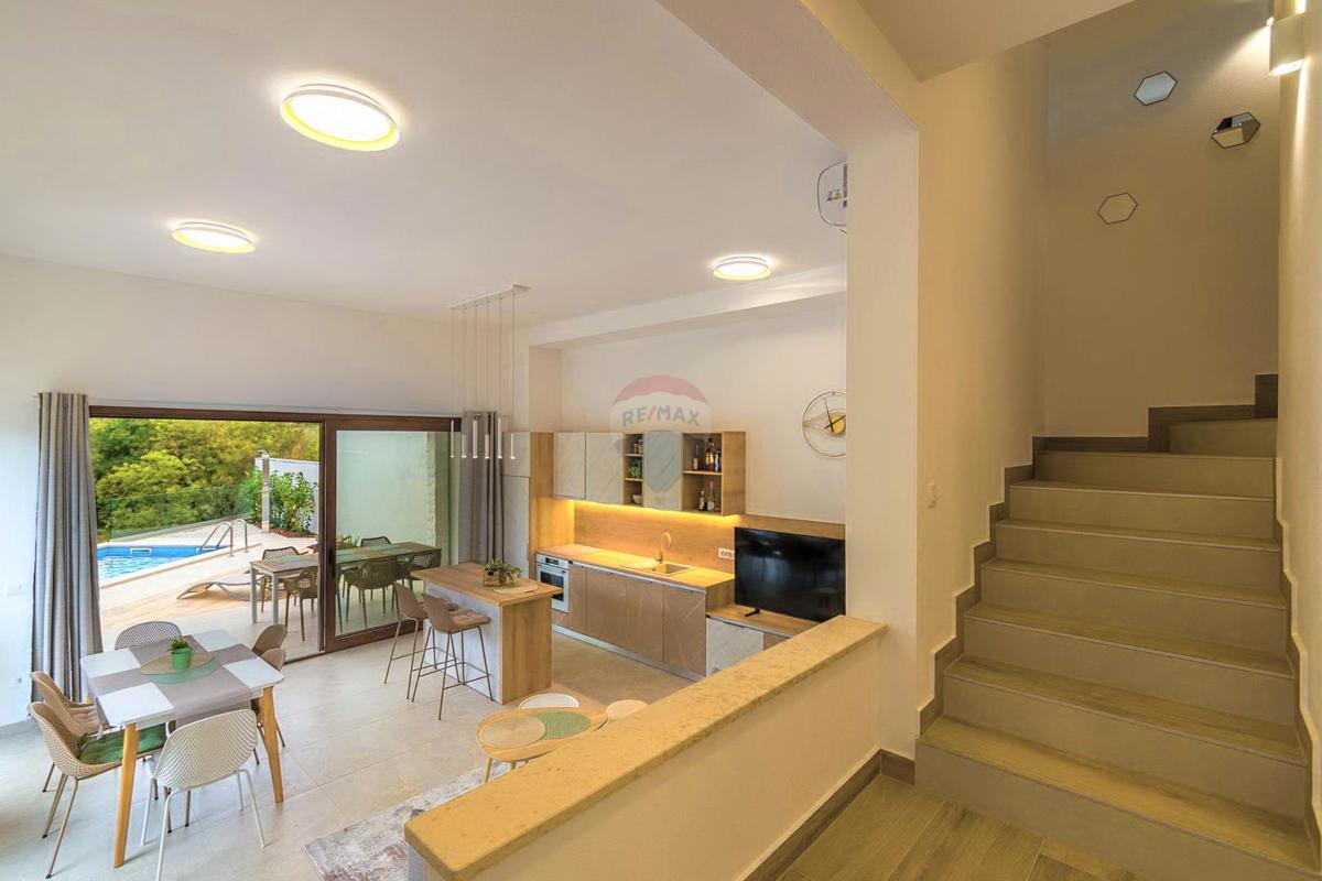 ISTRIA, SVETVINČENAT – Modern Semi-Detached House with Pool