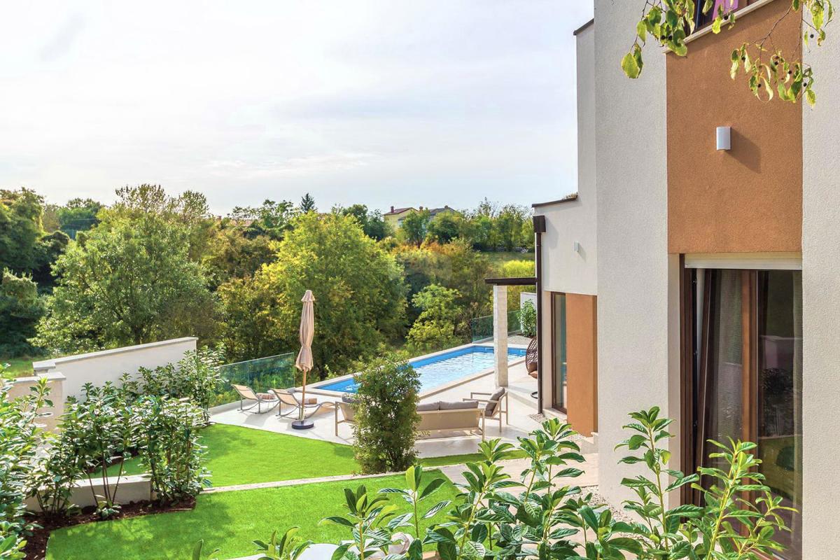 ISTRIA, SVETVINČENAT – Modern Semi-Detached House with Pool