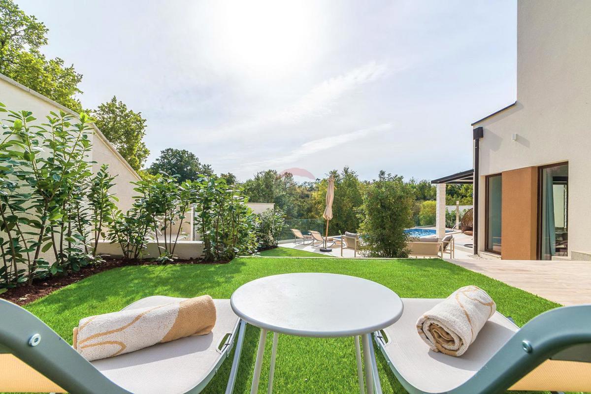 ISTRIA, SVETVINČENAT – Modern Semi-Detached House with Pool