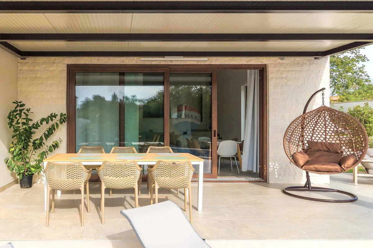 ISTRIA, SVETVINČENAT – Modern Semi-Detached House with Pool