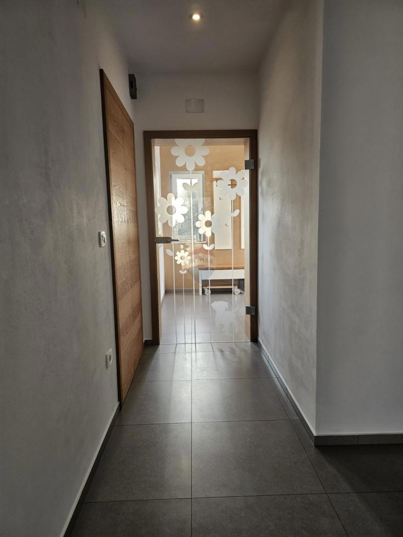 Hiša okolica Pule, Pula, 250m2