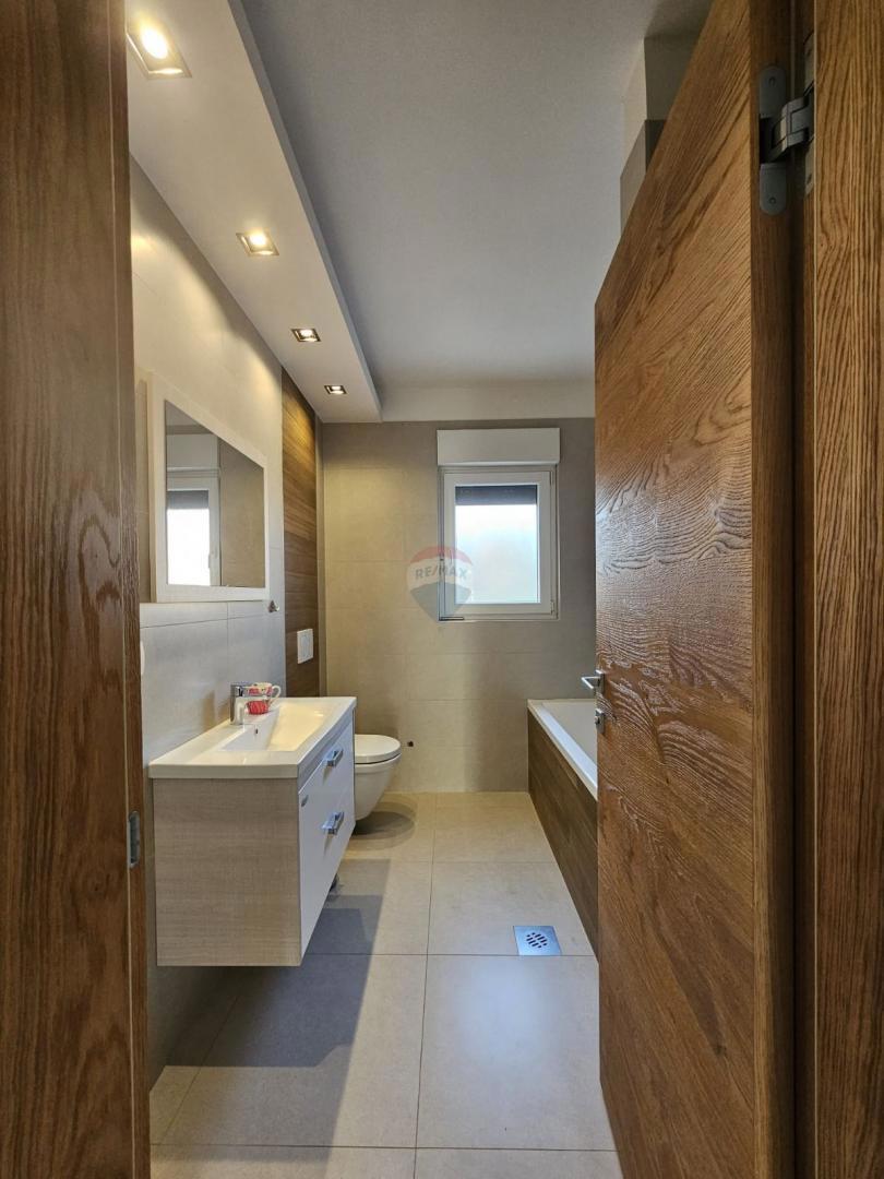 Hiša okolica Pule, Pula, 250m2
