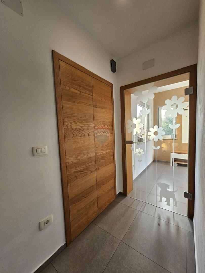 Hiša okolica Pule, Pula, 250m2