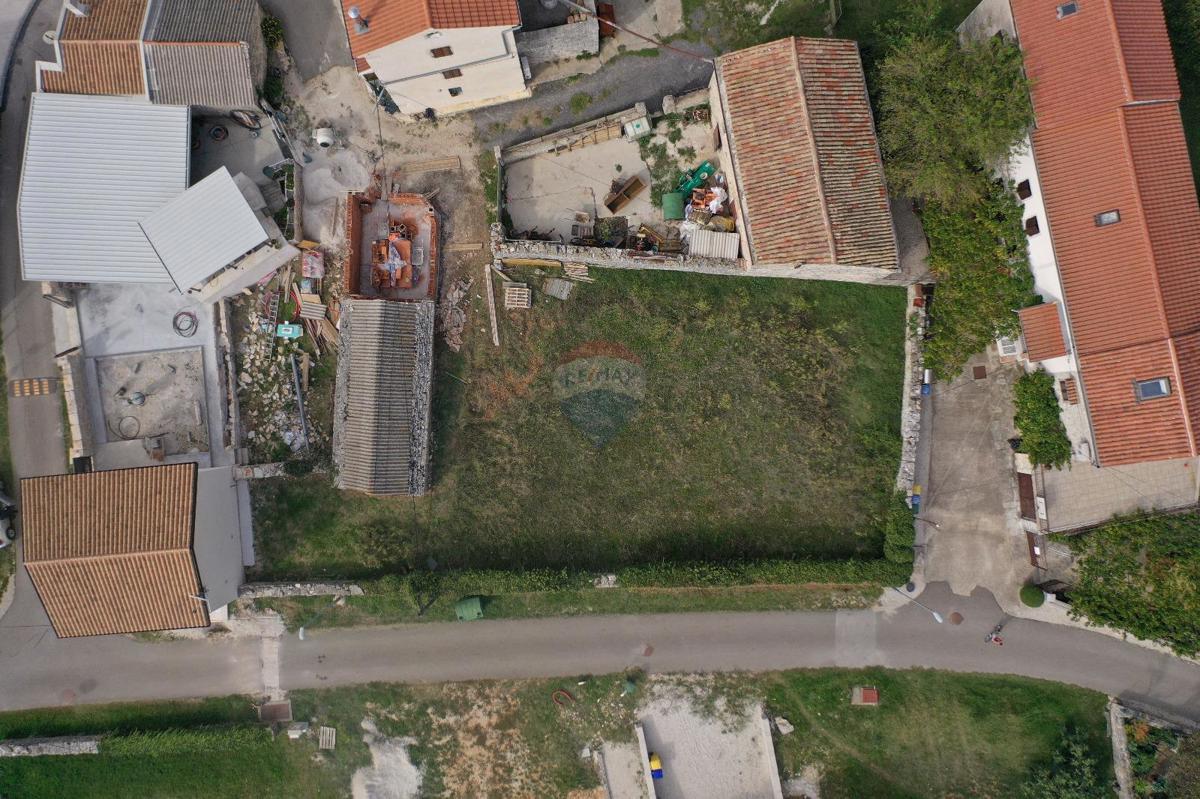 Stavbno zemljišče Kanfanar, 572m2