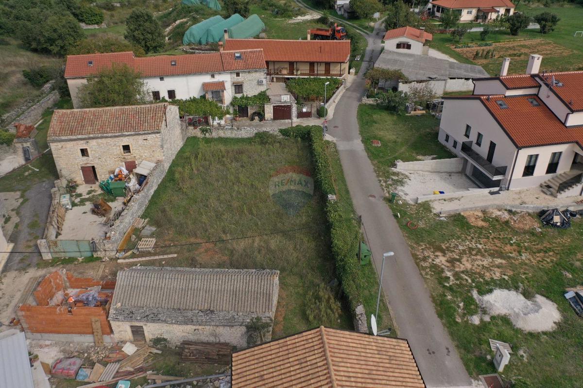 Stavbno zemljišče Kanfanar, 572m2