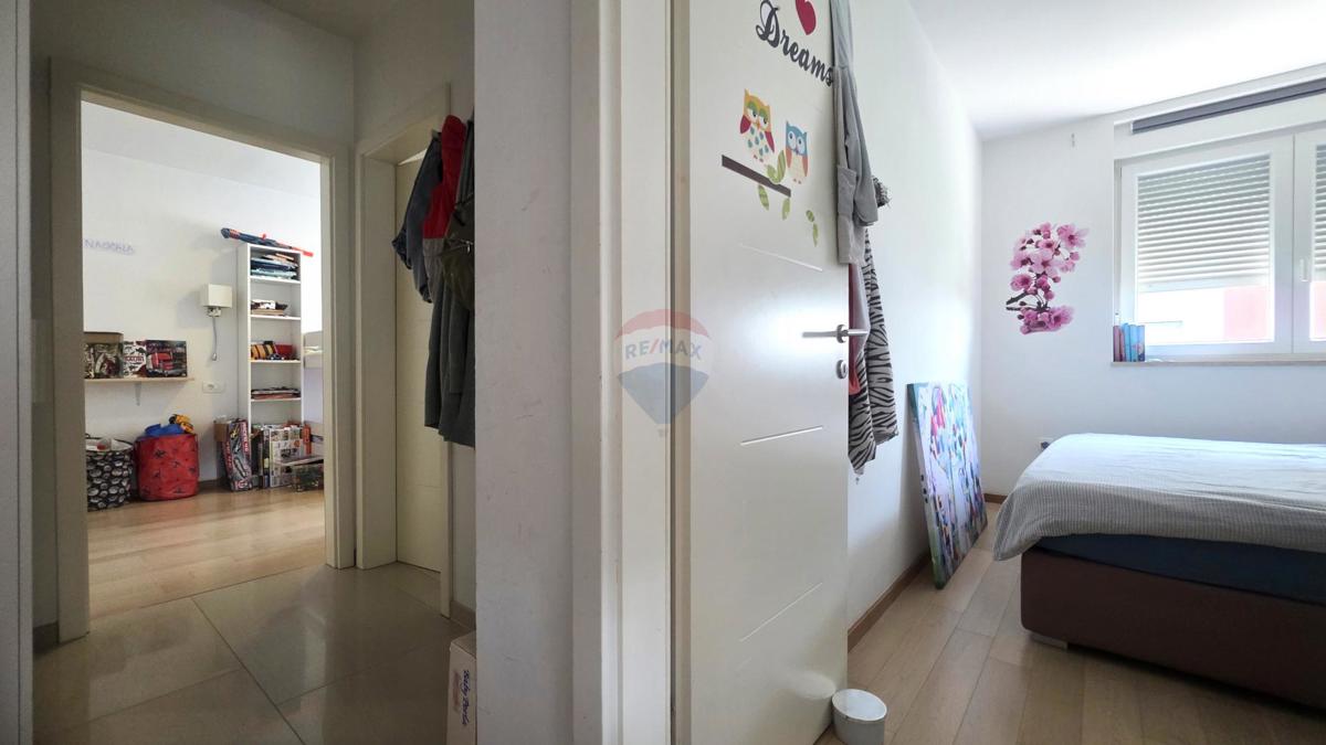  Istra, Novigrad – Prostorno družinsko stanovanje z razgledom na morje