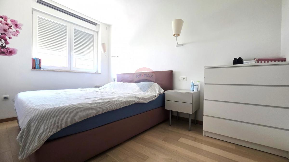  Istra, Novigrad – Prostorno družinsko stanovanje z razgledom na morje