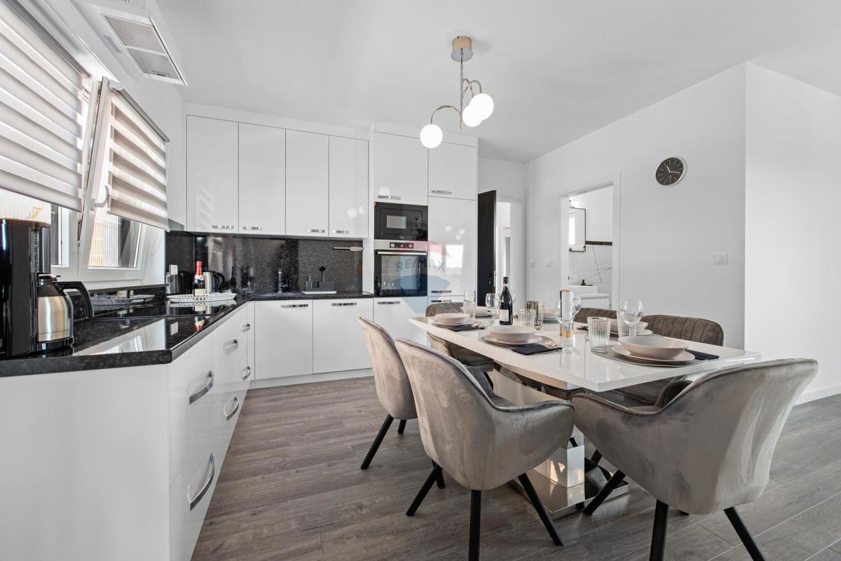 Istra, Medulin – Luksuzna vila s tremi apartmaji, 200 m do plaže – pogled na morje