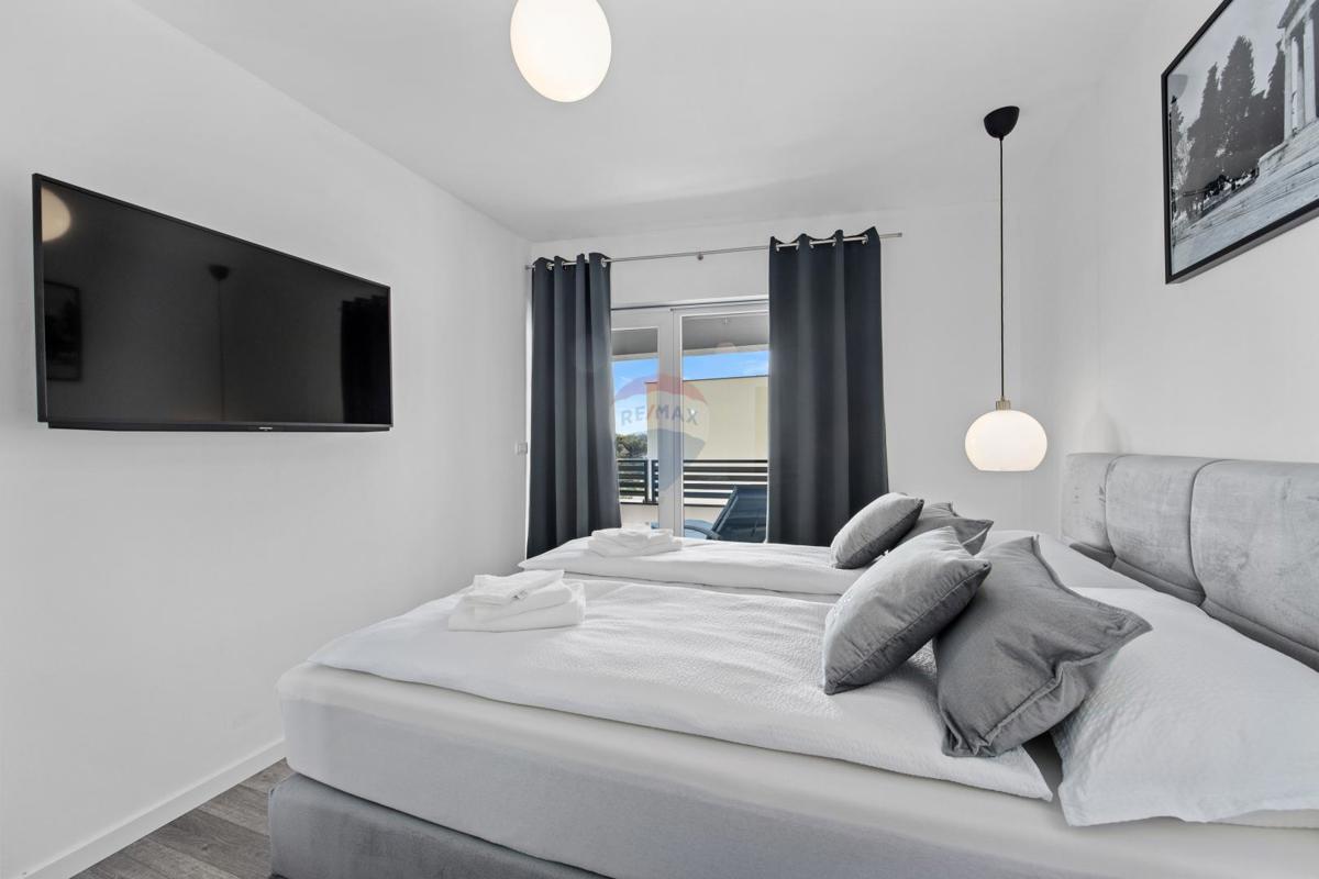 Istra, Medulin – Luksuzna vila s tremi apartmaji, 200 m do plaže – pogled na morje