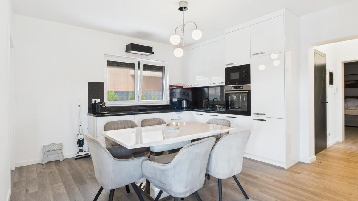 Istra, Medulin – Luksuzna vila s tremi apartmaji, 200 m do plaže – pogled na morje