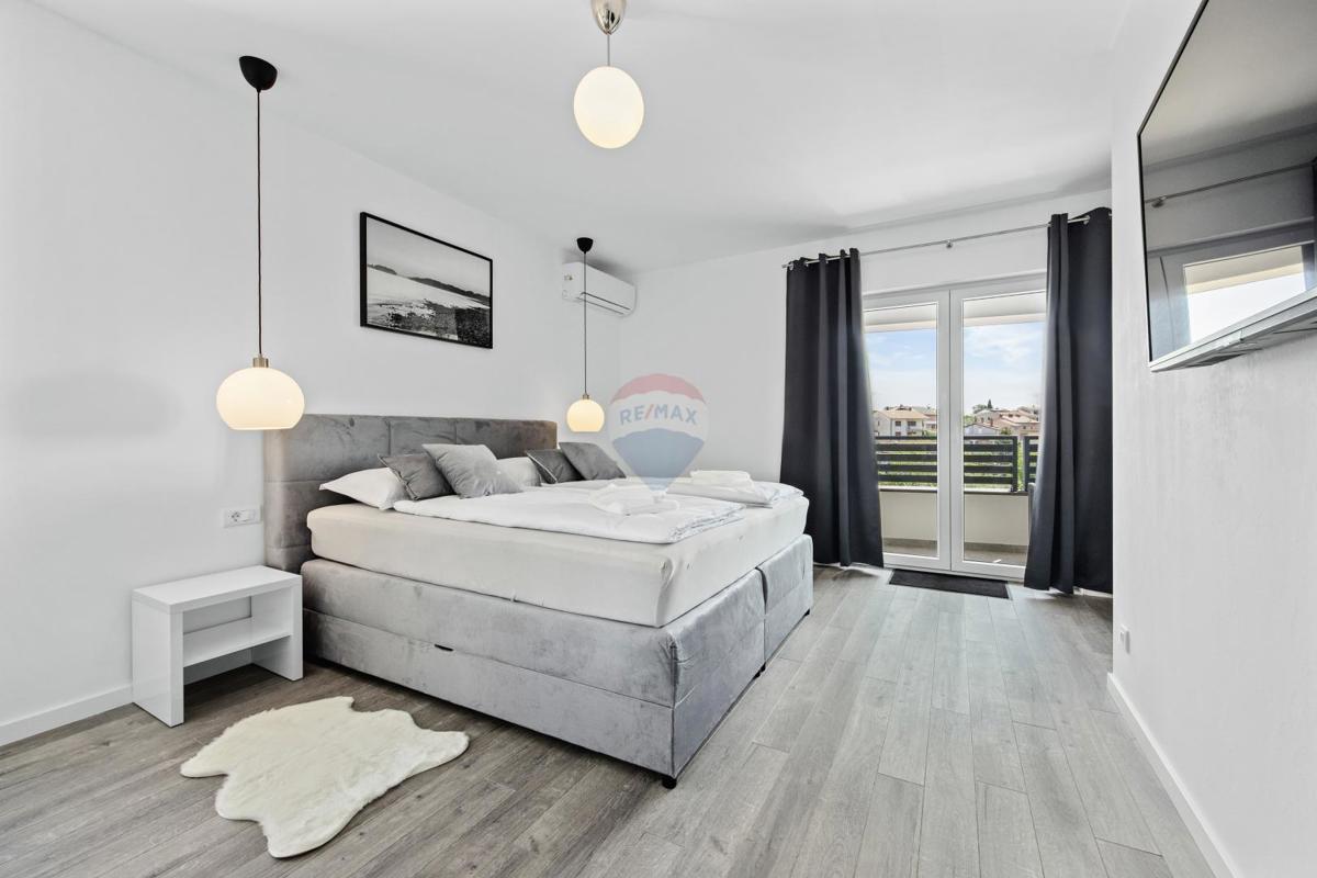 Istra, Medulin – Luksuzna vila s tremi apartmaji, 200 m do plaže – pogled na morje