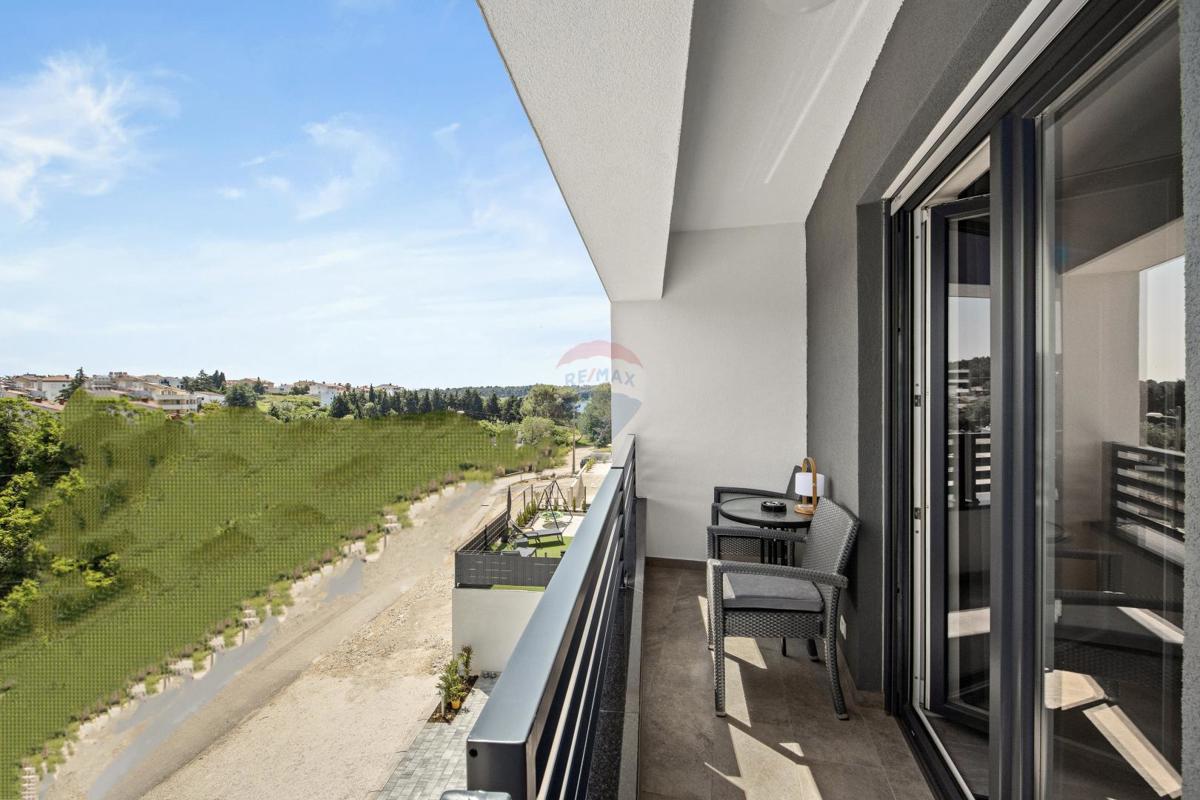 Istra, Medulin – Luksuzna vila s tremi apartmaji, 200 m do plaže – pogled na morje