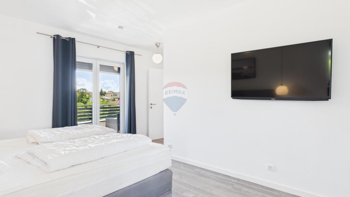 Istra, Medulin – Luksuzna vila s tremi apartmaji, 200 m do plaže – pogled na morje