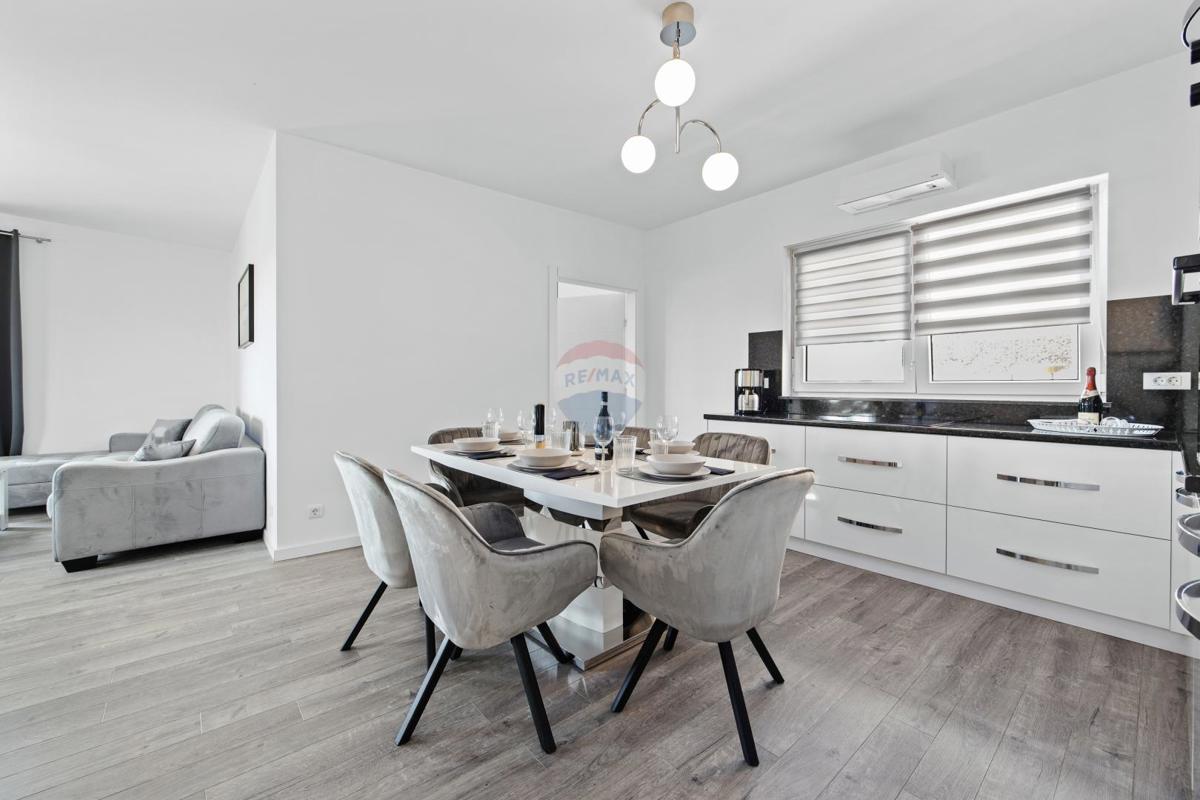 Istra, Medulin – Luksuzna vila s tremi apartmaji, 200 m do plaže – pogled na morje