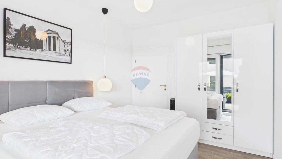 Istra, Medulin – Luksuzna vila s tremi apartmaji, 200 m do plaže – pogled na morje