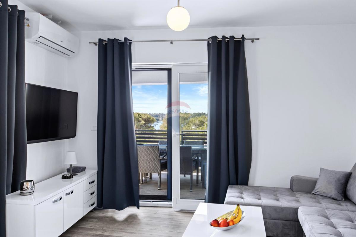 Istra, Medulin – Luksuzna vila s tremi apartmaji, 200 m do plaže – pogled na morje