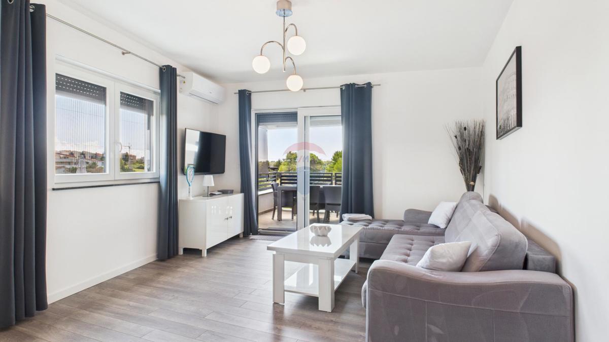 Istra, Medulin – Luksuzna vila s tremi apartmaji, 200 m do plaže – pogled na morje